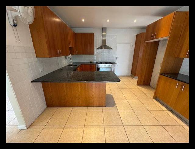 4 BEDROOM HOUSE FOR SALE IN GLEN ERASMIA